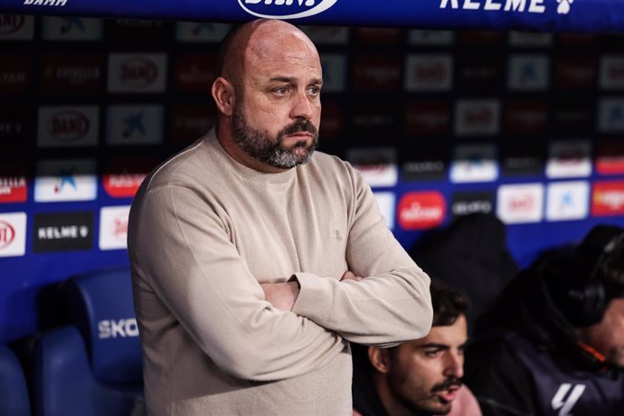 Manolo Gonzalez, head coach of RCD Espanyol looks on during the Spanish league, La Liga EA Sports, football match played between RCD Espanyol and CD Leganes at RCDE Stadium on January 11, 2025 in Barcelona, Spain.