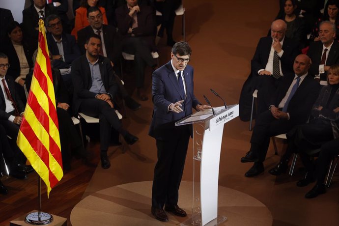 El presidente de la Generalitat de Cataluña, Salvador Illa, interviene durante una conferencia en el Paraninfo de la Escuela Industrial de Barcelona, a 31 de enero de 2025, en Barcelona, Cataluña (España). Durante la conferencia, Illa ha presentado su pla