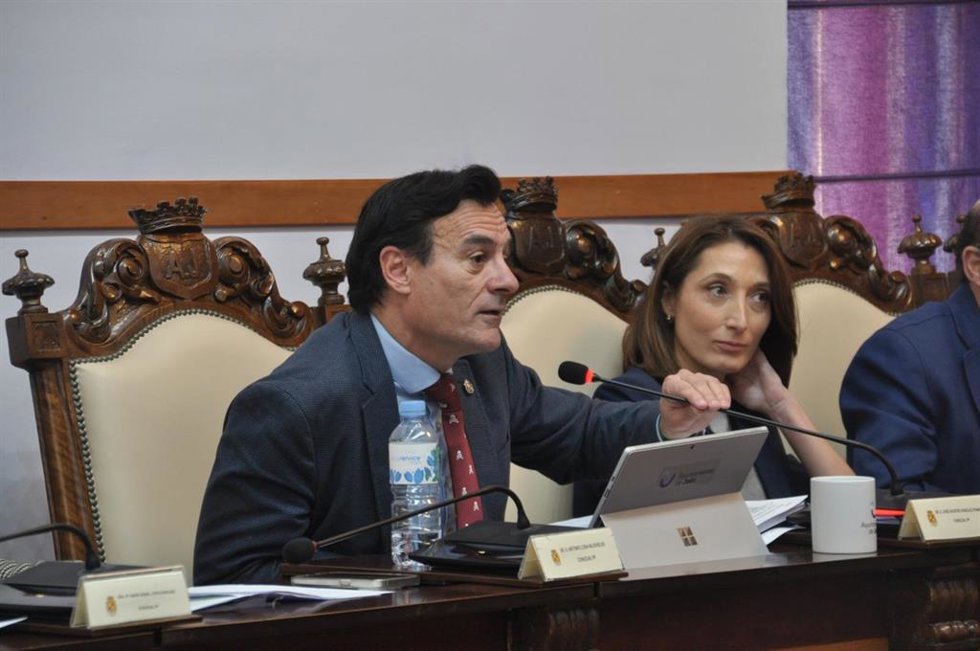 El portavoz del PP en el Ayuntamiento de Jaén, Agustín González, durante la sesión plenaria de este viernes