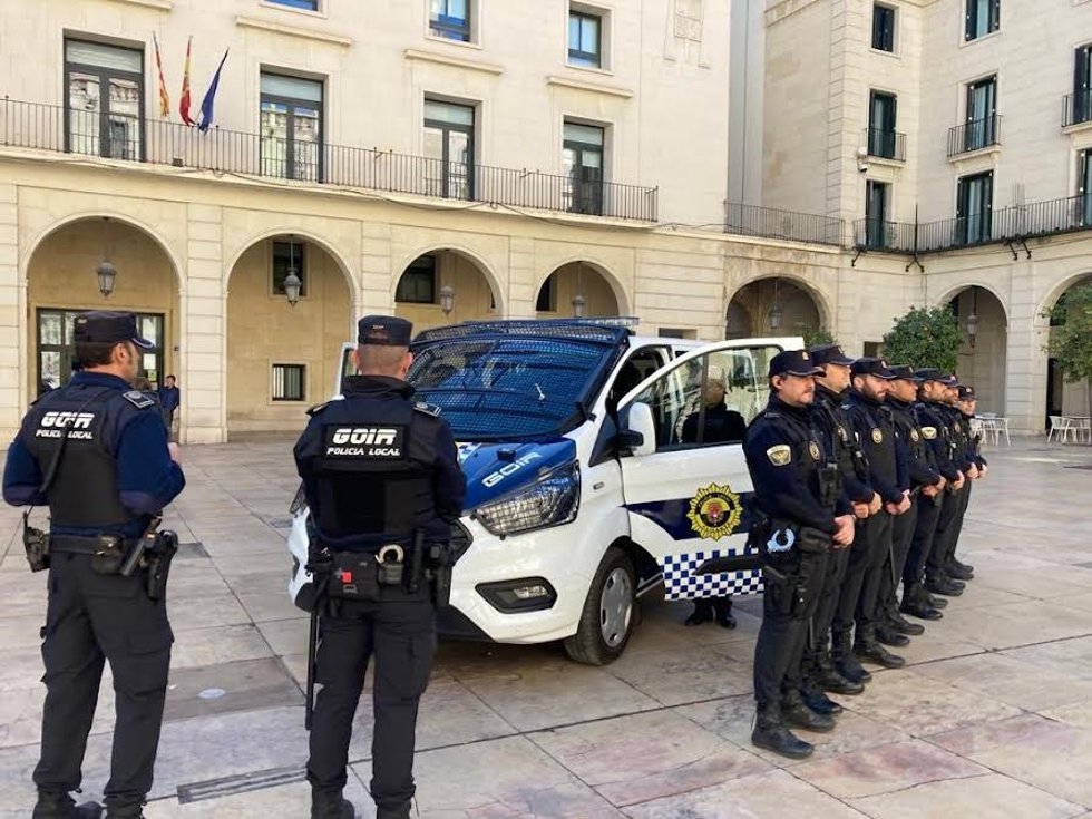 Agentes de la Policía Local de Alicante, en una imagen de archivo.