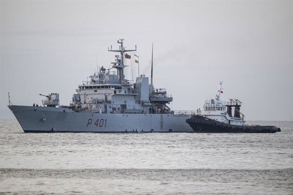 Un total de 49 migrantes a bordo del barco 'Cassiopea' llegan al puerto de Shengjin, en Albania  