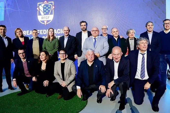 Rafael Louzán, con Pablo Prieto en su toma de posesión como presidente de la Real Federación Galega de Fútbol.