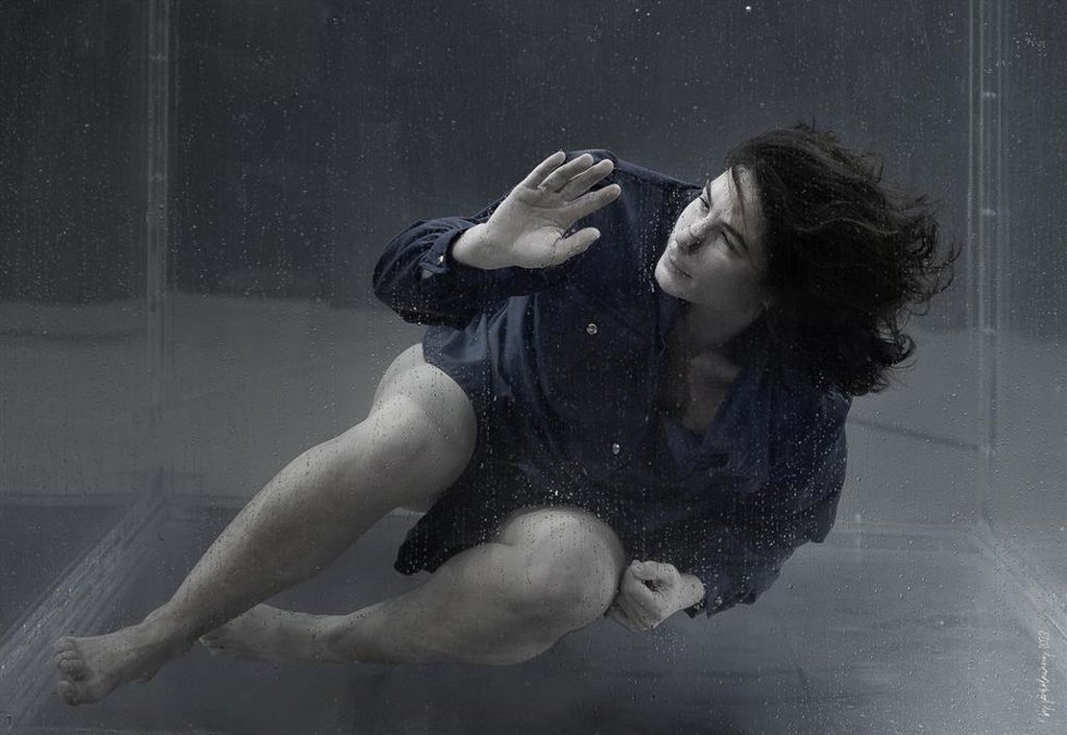 La artista María Palma durante su espectáculo 'La voz sumergida'