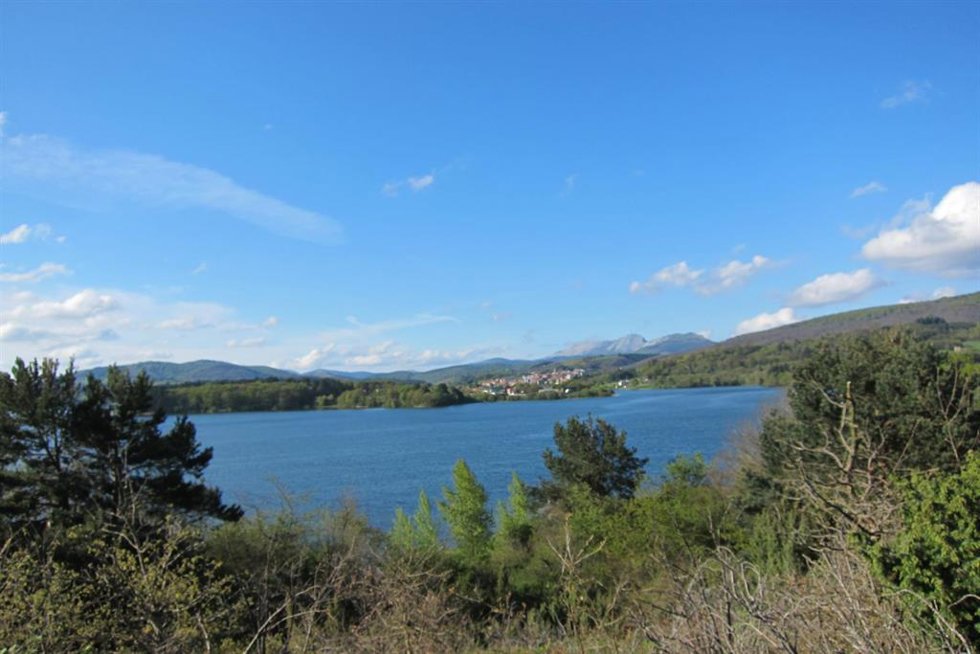 Archivo - Embalse de Urrunaga (archivo)