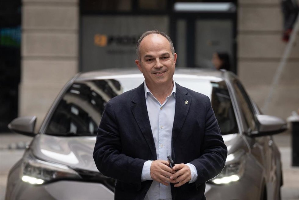 Archivo - El secretario general de Junts, Jordi Turull, a su llegada para comparecer ante los medios de comunicación, en la sede de Junts, a 1 de julio de 2024, en Barcelona (Catalunya)