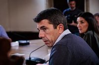 Mazón expresa su "respeto" a la gente que se manifiesta por su gestión y critica a quien "se aprovecha del dolor"