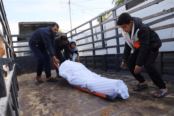 Traslado de un cadáver en la Franja de Gaza (archivo)