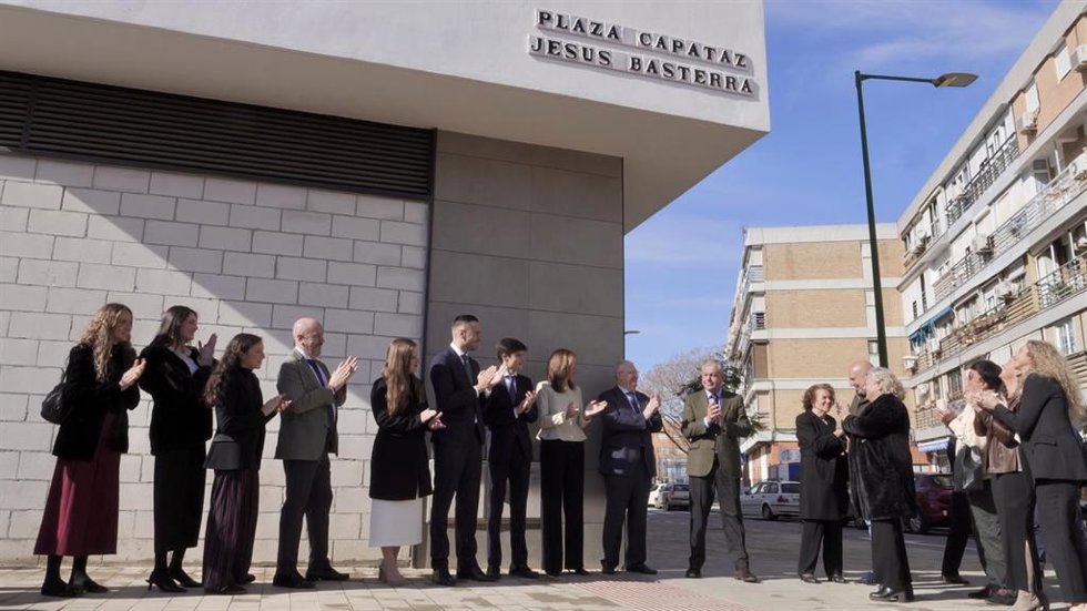 Inauguración de la plaza en honor al capataz Jesús Basterra.