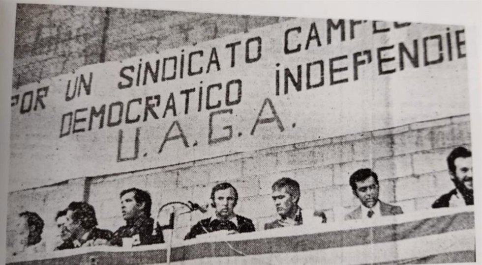 Mateo Sierra Bardají, tercero por la derecha en un acto de la incipiente UAGA.
