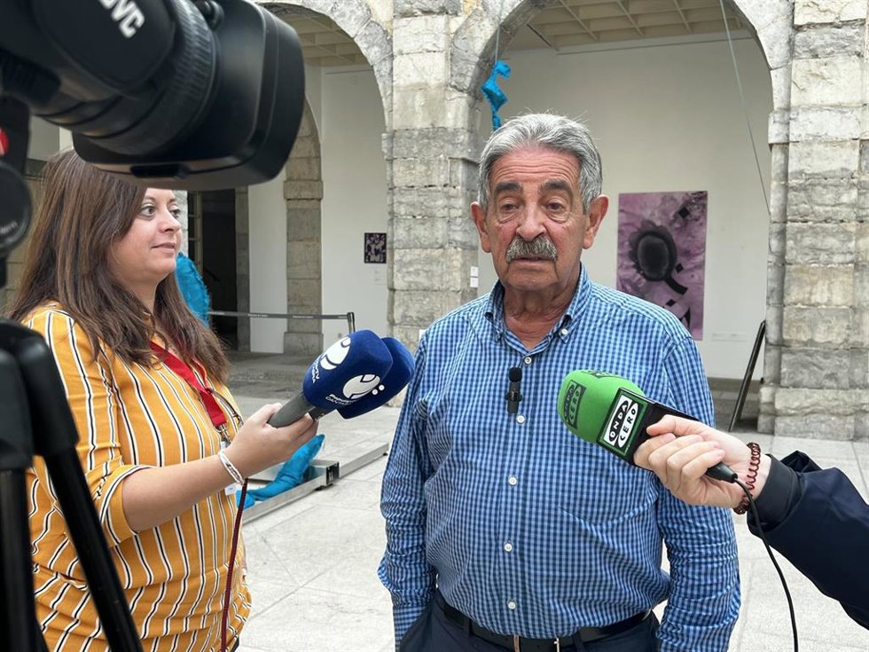 Archivo - El secretario general del PRC y expresidente de Cantabria, Miguel Ángel Revilla.-ARCHIVO