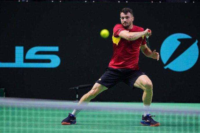 Archivo - Pedro Martinez of Spain practices during the Davis Cup 2024 at Martin Carpena Pavilion on November 18, 2024, in Malaga, Spain