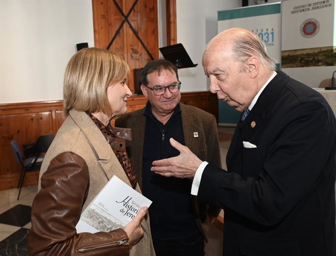 Acto de ingreso de nuevos miembros al CEHJ.