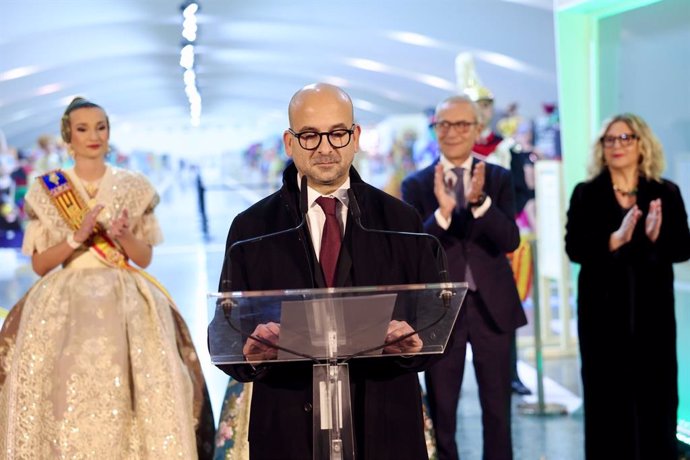 El maestro mayor del Gremio de Artistas Falleros de València, Vicente Julián García Pastor