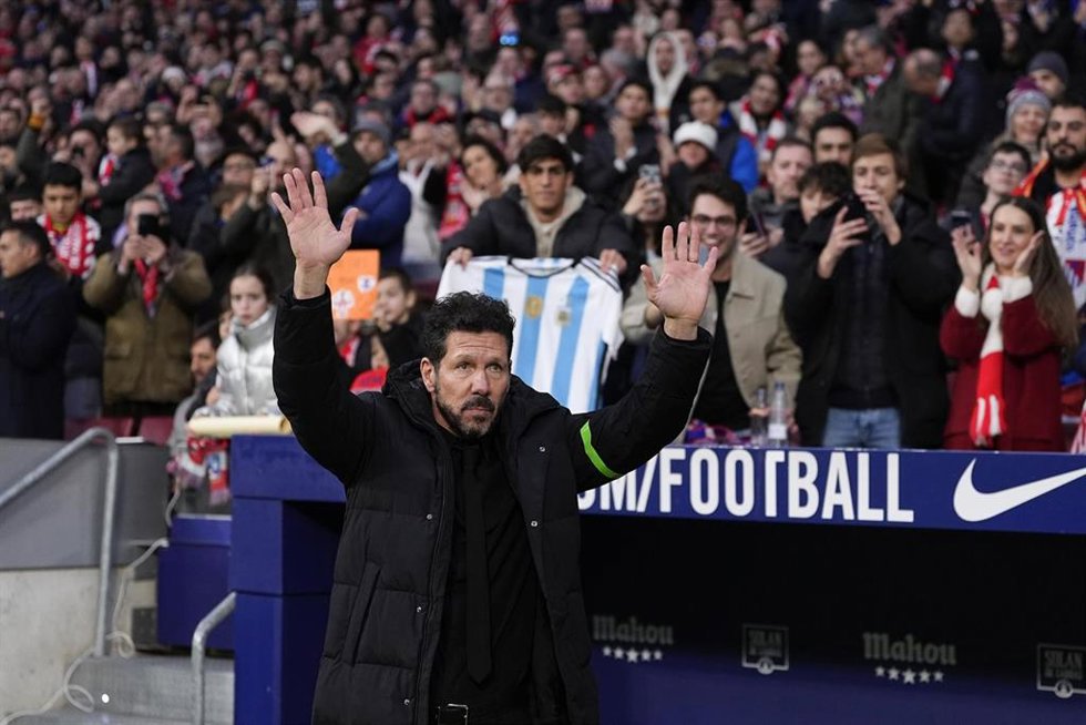Diego Pablo Simeone, head coach of Atletico de Madrid, saludates to the supporters during the Spanish League, LaLiga EA Sports, football match played between Atletico de Madrid and RCD Mallorca at Riyadh Air Metropolitano stadium on February 1, 2025, in