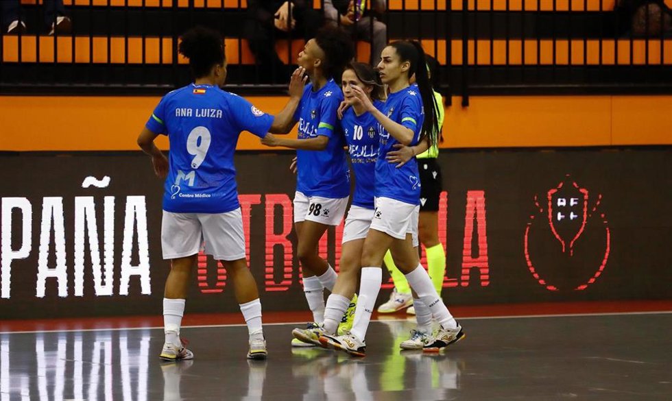 Ana Luiza celebra un gol con el Melilla Torreblanca en la Supercopa de España Femenina 2025.