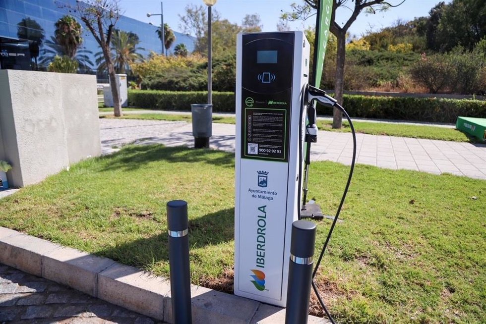 Punto de recarga público para vehículos eléctricos de Iberdrola.