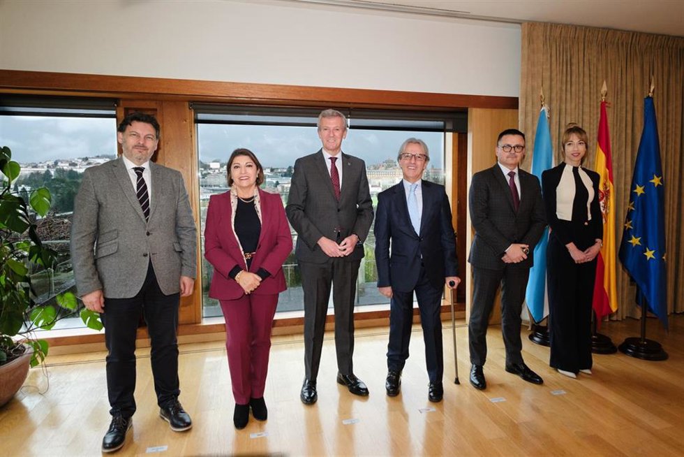 El presidente de la Xunta, Alfonso Rueda, se reúne con el embajador de Colombia, Eduardo Ávila, y la embajadora de Ecuador, Wilma Piedad Andrade.