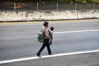 Las medidas de Trump que rechazan las ONG españolas que atienden migrantes