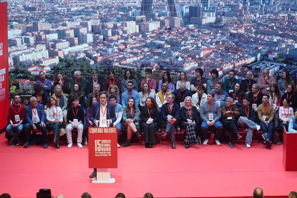 El secretario general del PSOE-M y ministro para la Transformación Digital y de la Función Pública, Óscar López, interviene durante el 15 Congreso Regional del PSOE-M, en la Universidad Carlos III, a 1 de febrero de 2025, en Leganés, Madrid (España). E
