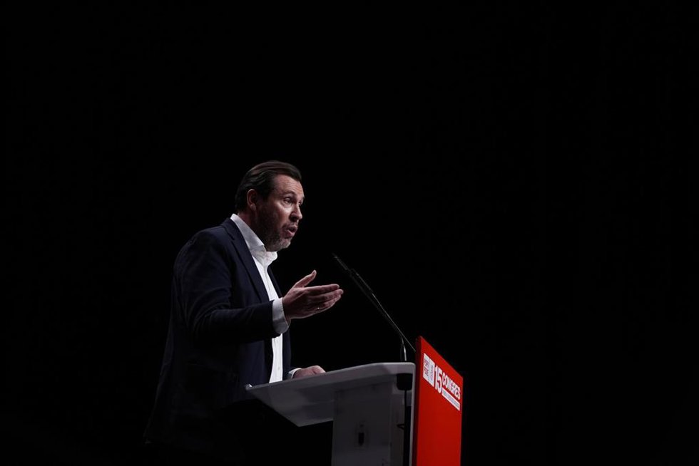 El ministro de Transportes, Óscar Puente, durante su intervención en la clausura del 15 Congreso del PSPV-PSOE