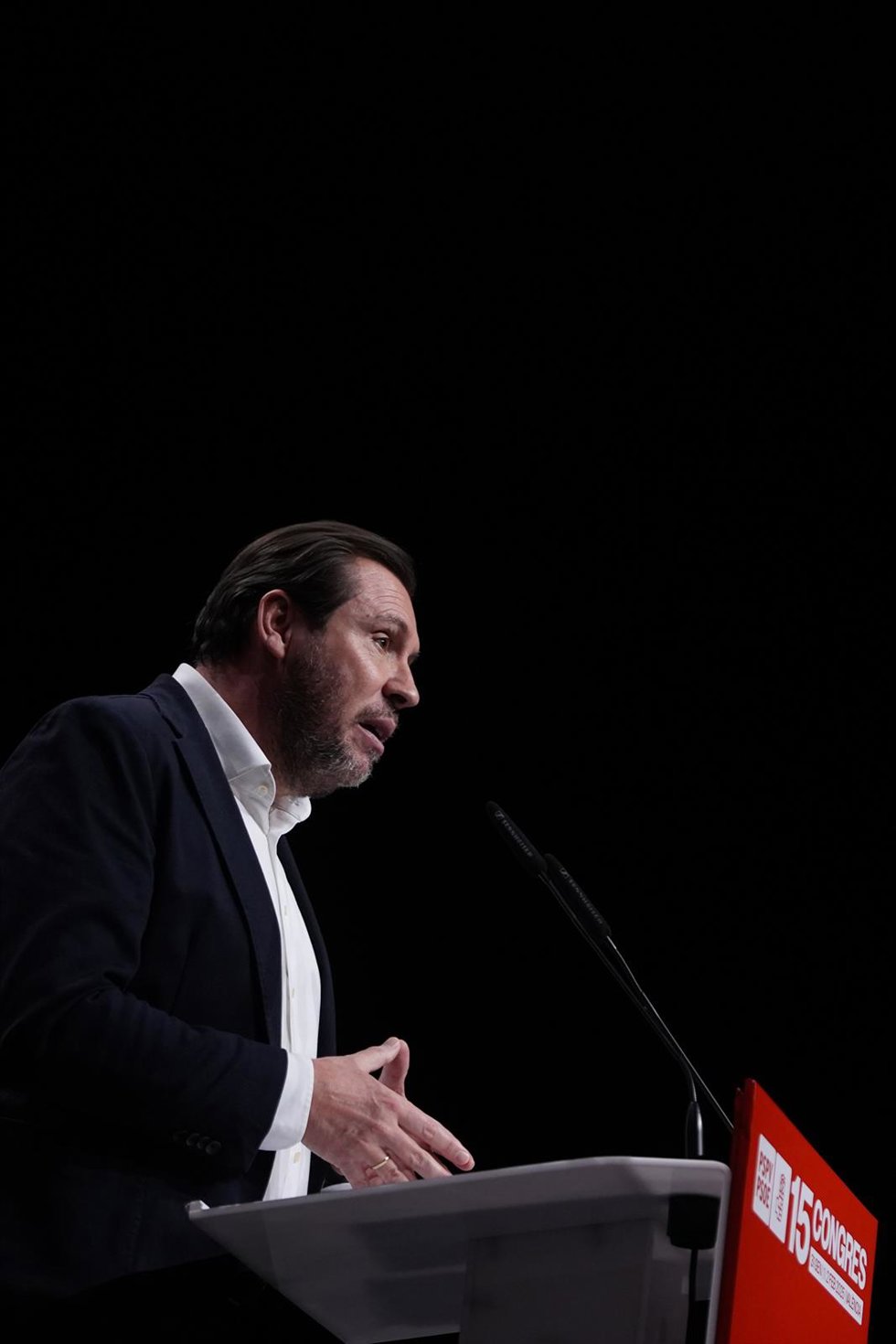 El ministro de Transportes y Movilidad Sostenible, Óscar Puente, interviene durante la clausura del 15 Congreso Nacional del PSPV-PSOE, en el Palacio de Congresos, a 2 de febrero de 2025, en Valencia