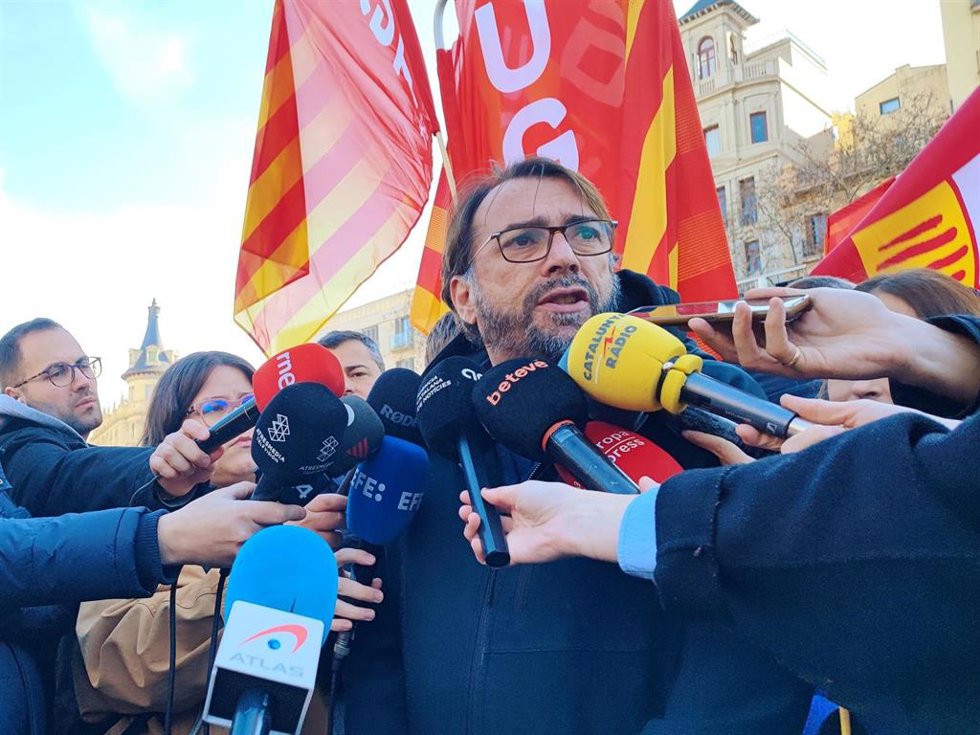 El secretario general de UGT de Catalunya, Camil Ros, en la concentración convocada por CCOO y UGT en Barcelona a favor de los derechos sociales, a 2 de febrero de 2025