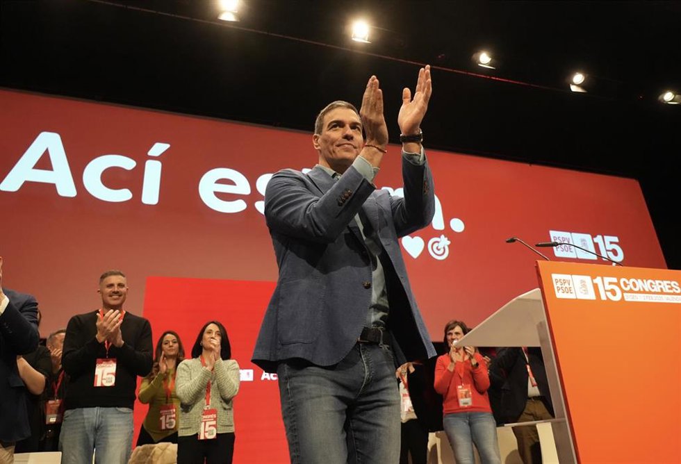 El secretario general del PSOE y presidente del Gobierno, Pedro Sánchez, durante la inauguración del 15 Congreso Nacional del PSPV-PSOE, en el Palacio de Congresos, a 1 de febrero de 2025, en Valencia, Comunidad Valenciana (España). 