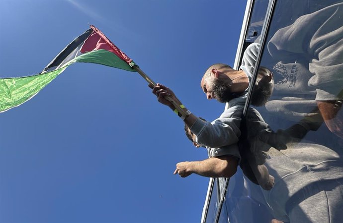 Presos palestins alliberats per Israel arriben a Cisjordània 