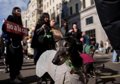 Manifestaciones en varias ciudades de España piden abolir la caza con perros: "Son perros de casa, no de caza"