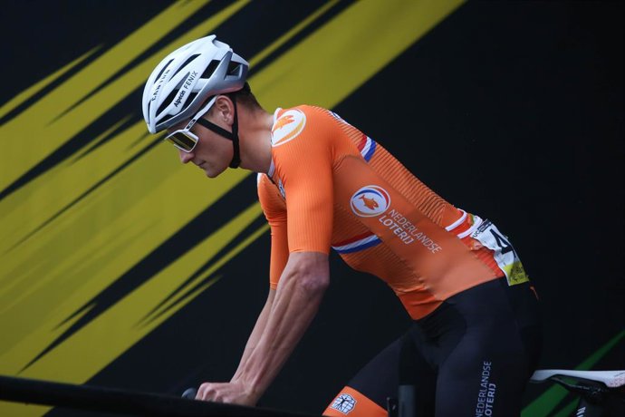 Archivo - Mathieu Van der Poel of Netherland during the 2021 UCI World Road Championships, Men Elite Road Race, on September 26, 2021, Anvers- Louvain, 268,3km, Belgium - Photo Laurent Lairys / DPPI