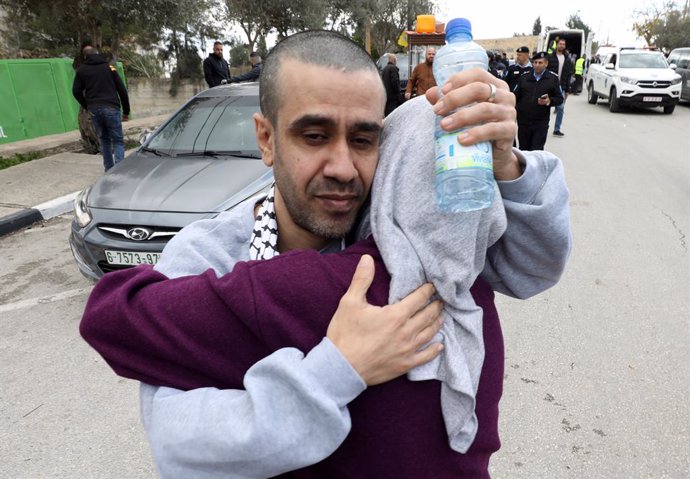 February 1, 2025, Ramallah, West Bank, Palestinian Territory: Palestinians, who were released from Israeli jails on Saturday as part of the fourth batch of the prisoner swap deal between Israel and Hamas, are being welcomed by their relatives and citizens