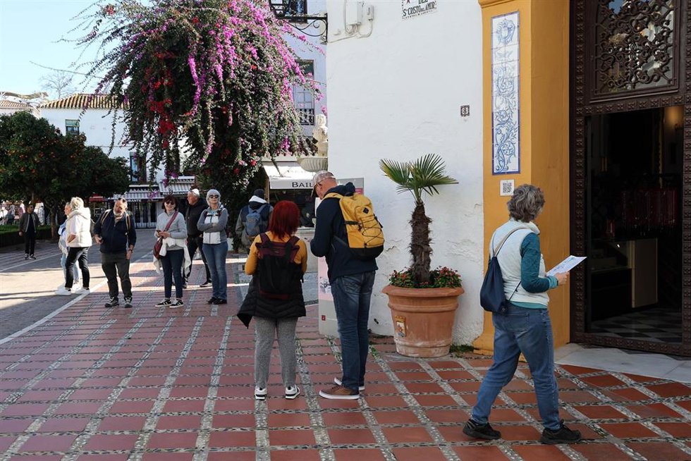 Turistas en Marbella (Málaga).