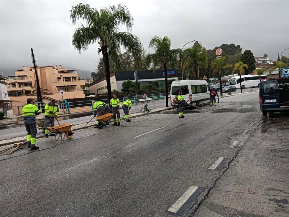 Archivo - Incidencias causadas por las lluvias en Torremolinos (Málaga) en una imagen de archivo