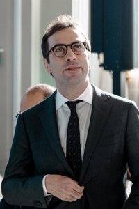 Cuerpo ve una "muy buena noticia" la compra de Hispasat por Indra porque "refuerza a una empresa estratégica"