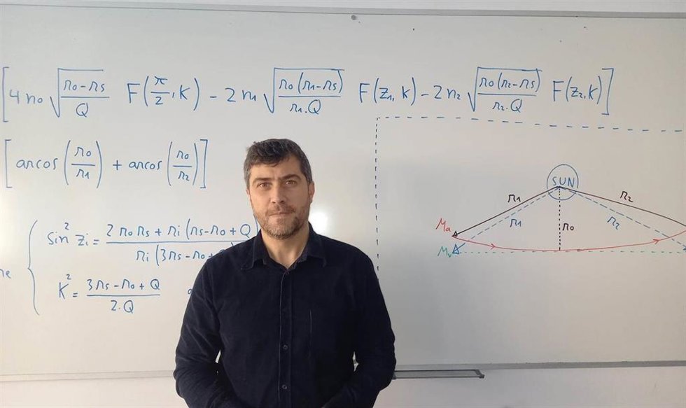 El profesor del Laboratorio de Óptica de la Universidad de Murcia (UMU) Óscar del Barco Novillo