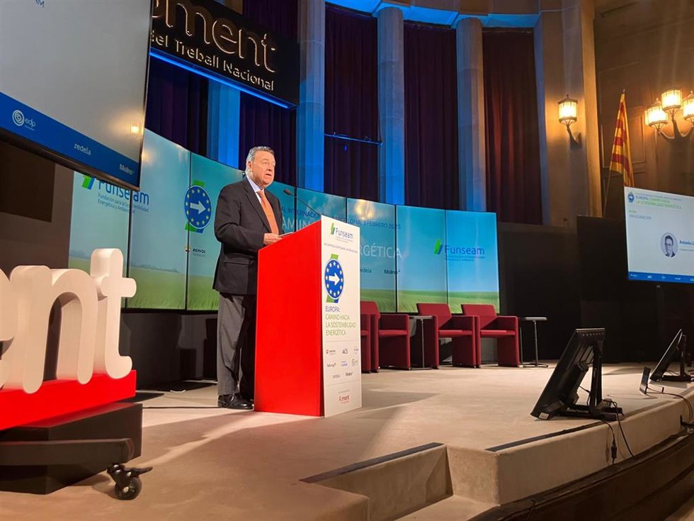 El presidente de Enagás y presidente Funseam, Antonio Llardén, durante su intervención en el XIII Simposio de Funseam 'Europa, camino a la sostenibilidad energética', que se ha celebrado en la sede de Foment del Treball