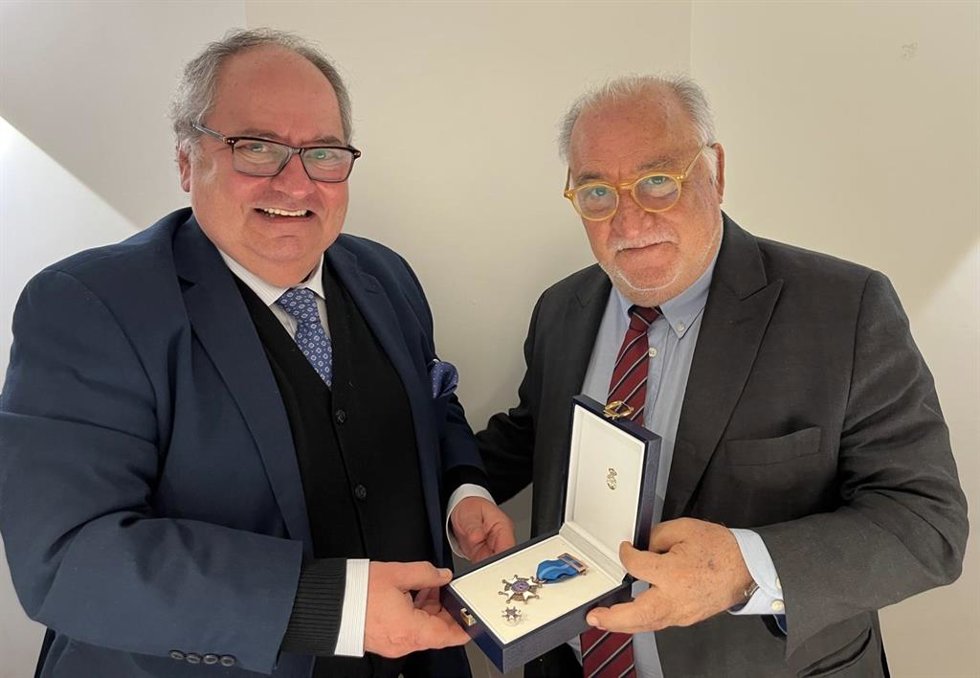 Mario Arnaldo, presidente de AEA, junto a Pere Navarro, director de la DGT.