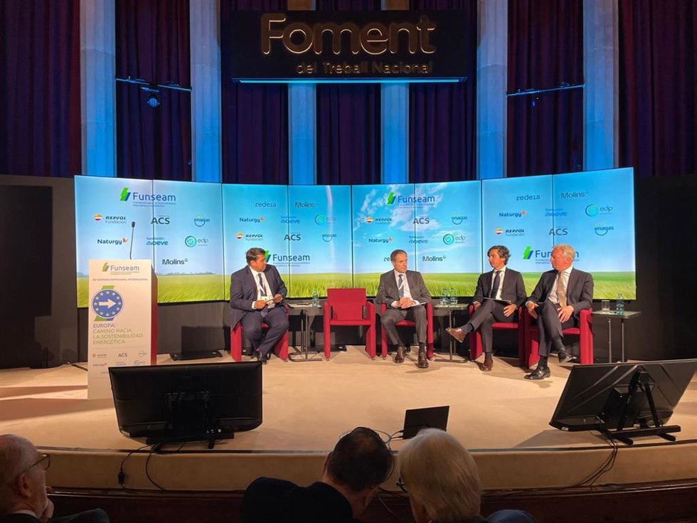 El director general de Funseam, Joan Batalla; el ceo de Molins, Marcos Cela; el presidente de EDP España, Manuel Menéndez, y el ceo de Moeve, Maarten Wetselaar.