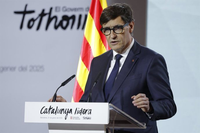 El president de la Generalitat de Catalunya, Salvador Illa, intervé durant una conferència en el Paranimf de l'Escola Industrial de Barcelona.