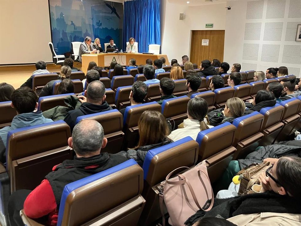 Bienvenida a los estudiantes de primero de FP Dual que inician sus prácticas en los centros sanitarios de la provincia de Cádiz