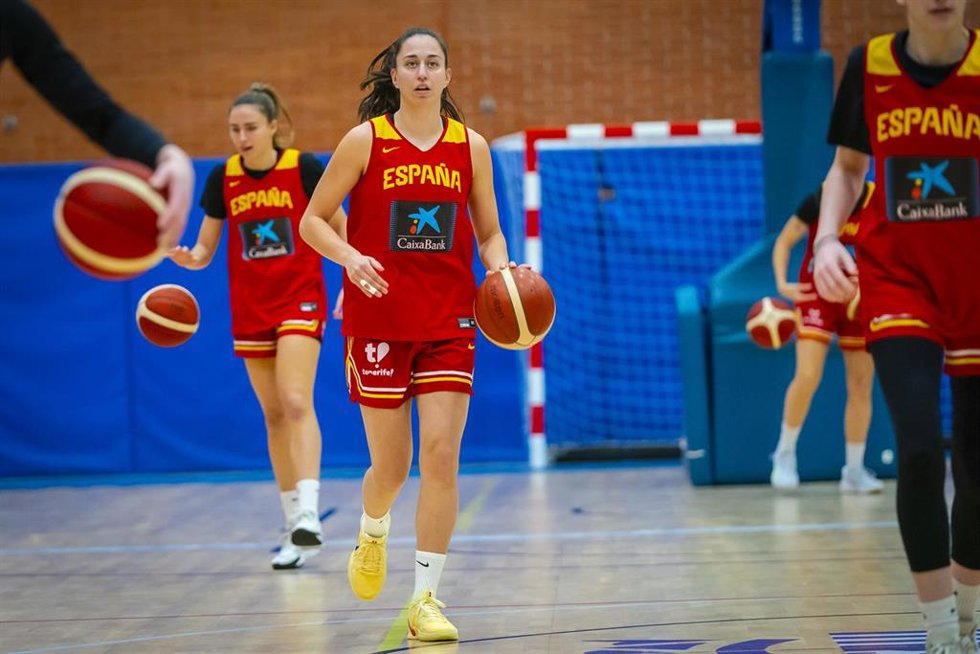 La base de la selección femenina Maite Cazorla durante un entrenamiento