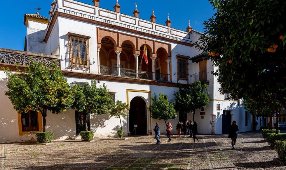 Archivo - Entrada en la Casa de Pilatos, donde se presenta este martes el nuevo volumen.