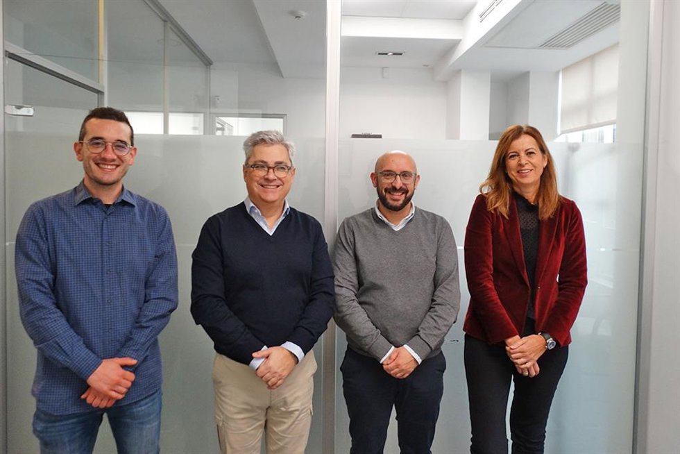 Archivo - Sergio Sánchez, analista de operación; Miguel Ángel Ladero, director corporativo de departamento de Inversiones de Cofidex; Manuel Mateos, director de Relaciones Institucionales de Greening; y Ana Cebrián, directora de de Operaciones de Deuda 
