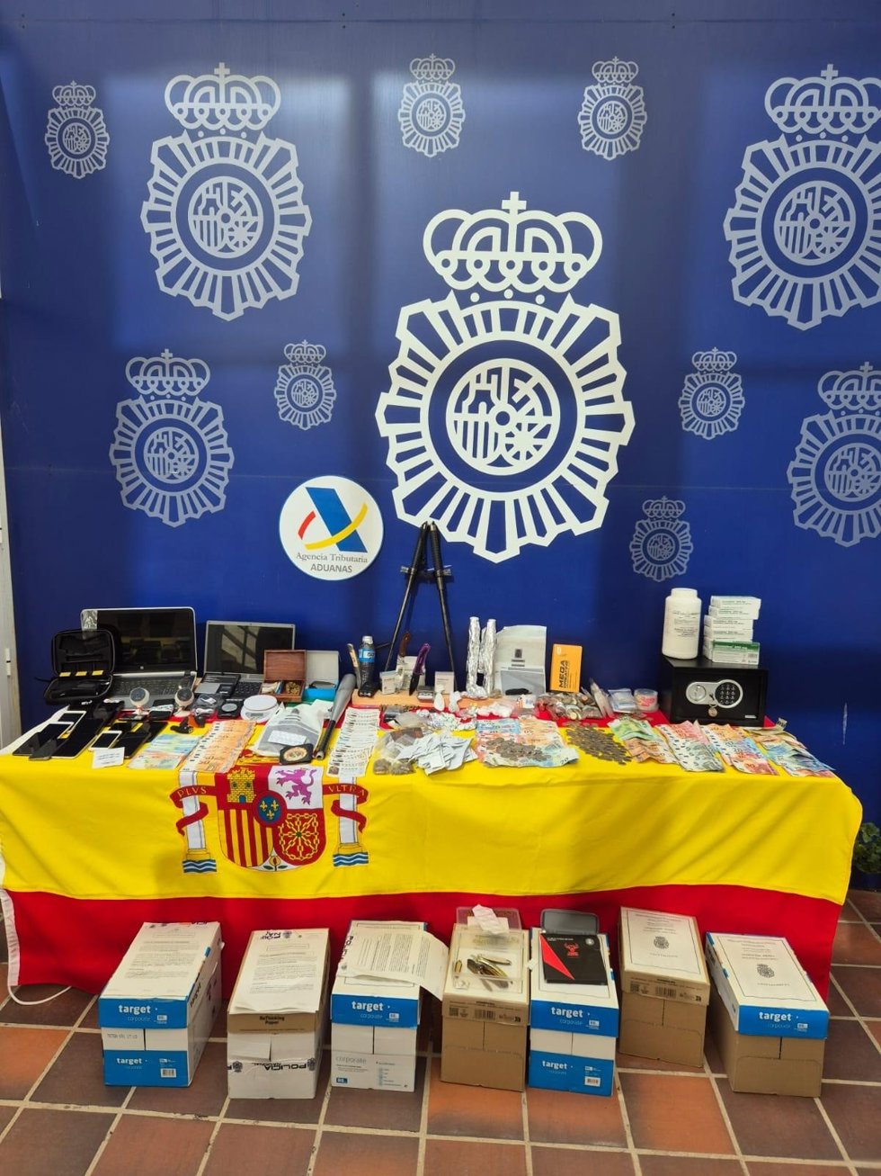 Sustancias y material intervenido en la Operación Sierra.