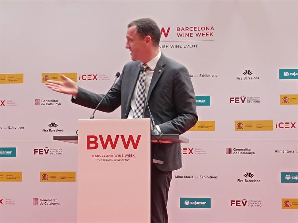 El conseller de Agricultura, Ganadería y Pesca de la GEneralitat, scar Ordeig, durante su intervención en la inauguración de la Barcelona Wine Week (BWW) en el recinto de Montjuc de Fira de Barcelona
