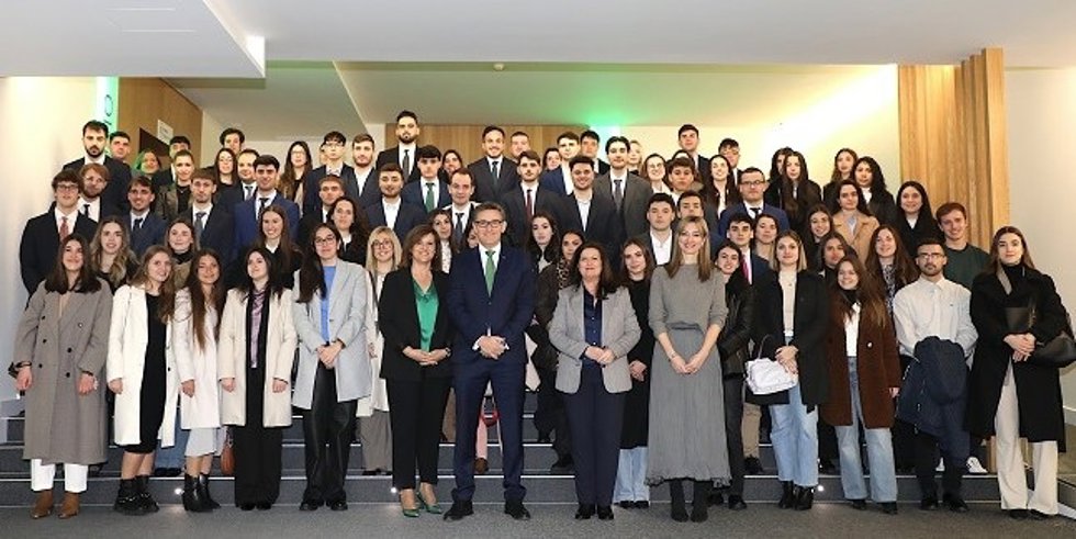 Los universitarios que realizarán prácticas en la red de oficinas de Eurocaja Rural.