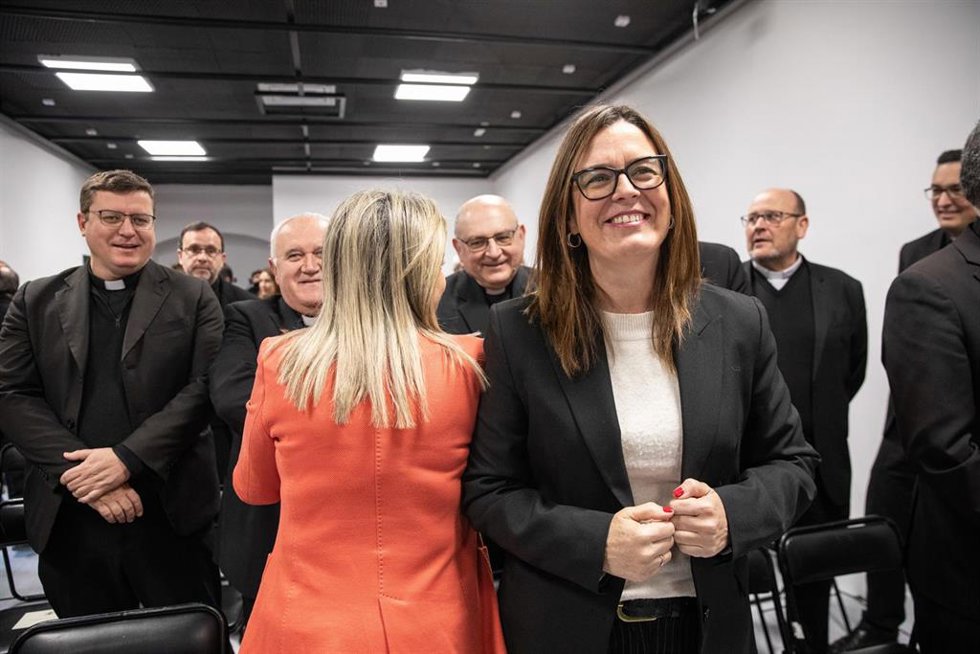 La Consejera Portavoz Del Gobierno Regional, Esther Padilla, Asiste A La Inauguración De Las Nuevas Instalaciones De La Delegación Diocesana De Medios De Comunicación Social Y De Radiotelevisión Diocesana.