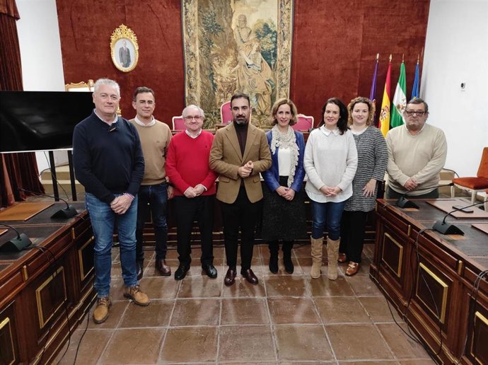 El delegado de Desarrollo Económico, Promoción y Empleo, Félix Romero (centro), centro en la presentación de 'Emprender sin miedo a la edad'.