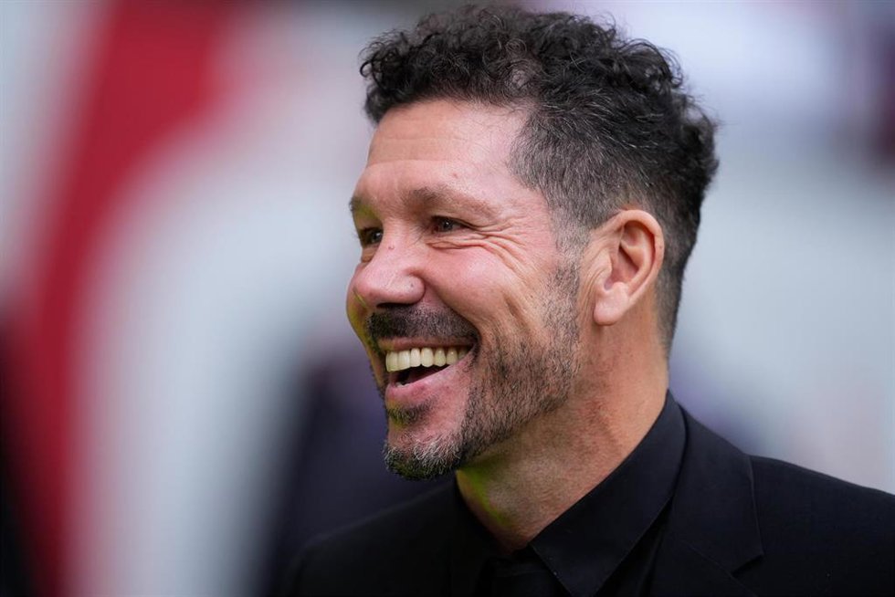 Archivo - El entrenador del Atlético de Madrid, Diego Pablo Simeone, durante un encuentro de LaLiga EA Sports.