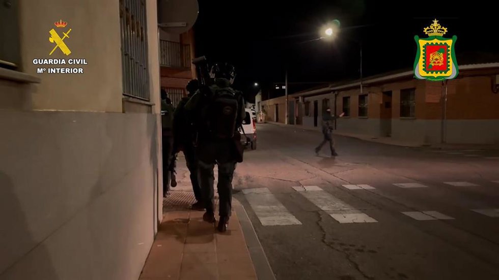 La Guardia Civil y la DGST marroquí neutralizan una célula de adoctrinamiento yihadista en el marco de una operación conjunta.